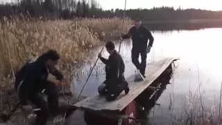 Пьяные рыбаки пытаются отплыть от берега)))) Russian drunken fishermen)))))