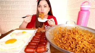 SAMYANG CARBONARA CHICKEN FIRE NOODLES with SAUSAGE and EGG MUKBANG