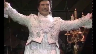 Liberace with the London Philharmonic Orchestra: Tchaikovsky's Classic Concerto (1983)