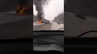 Лобовое столкновение произошло на трассе Вологда-Новая Ладога