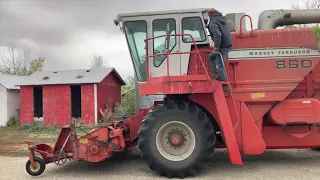 How combines work.  A tour of our 860 Massey Ferguson combine.