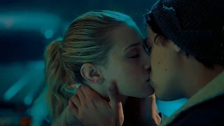 Betty x Jughead  ||  Hands on your body