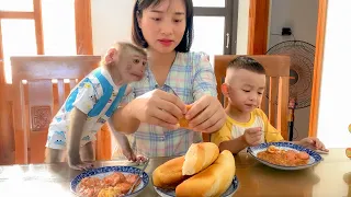 Monkey Puka loves the bread dipped in pate sauce cooked by his mother