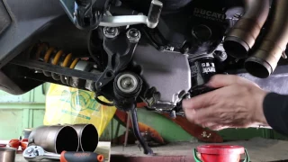 Ducati Diavel: замена масла по инструкции. Записки Картавого
