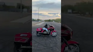 🥵 Learning how to drift and slide on my Harley-Davidson Road Glide #drifting #harleydavidson