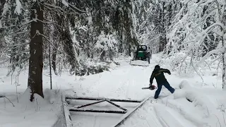 мтз, чистим дорогу в делянку