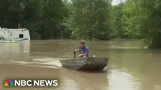 Residents react to deadly Texas flooding, begin cleanup 