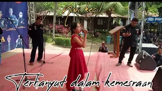 Ikke Nurjanah - Terhanyut dalam kemesraan ( Cover by Novi kecil )