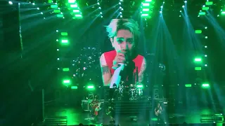 ONE OK ROCK - Stand Out Fit In (Luxury Disease Manila)