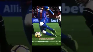 He breaks the laws of physics..👽👽👽 #football #messi #viral #youtube#shorts#dribbling