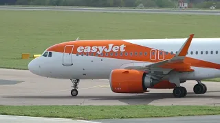 *EXTREMLEY WINDY* Planes at London Luton Airport / 13/04/2024