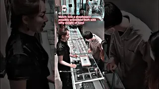 Watch how a jewelry shopkeeper possibly prevented theft with nifty sleight of hand