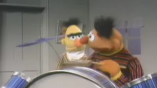 Sesame Street: Bert & Ernie Play Drums