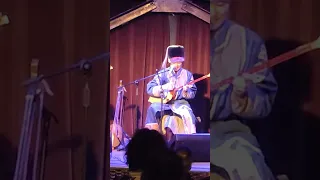 Перемен Цоя поют алтайские музыканты из группы Бай Терек