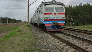 ер2р-7087 с пассажирским поездом