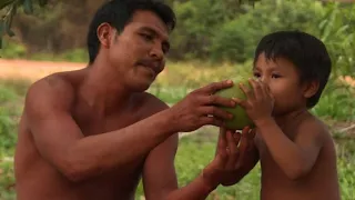 Tribu de la Amazonia brasileña trata de vivir entre dos mundos