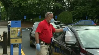 Coronavirus aux Etats-Unis: une mosquée distribue des repas pendant le Ramadan | AFP Images