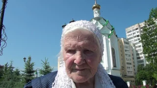 Крещение бабушки в 90 лет.