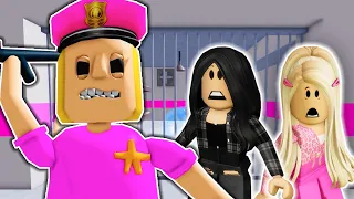 CAN WE ESCAPE POLICE GIRL PRISON RUN IN ROBLOX!