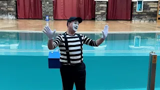 Hilarious Rob the Mime at SeaWorld Orlando