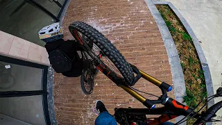 Urban Downhill - Freeride Riding