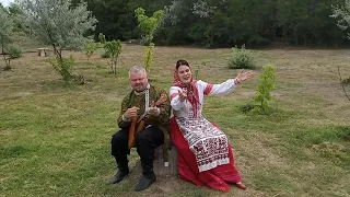 Женские частушки "А я у зеркала стояла"