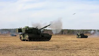 Soldiers Fire Artillery At PTA Lithuania