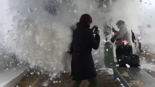 Amtrak Train Slams Passengers With Snow - Rhinecliff (New york)