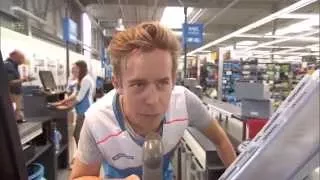 Jonas terroriseert Decathlon voor het goede doel!