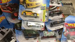 2 коробки охота за  новой коллекцией hot wheels есть редкие хот Вилс