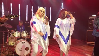 ABBA ALIVE - Reproduz o sucesso WATERLOO