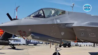 Американският изтребител F-35 привлече хиляди посетители на Международно изложение за авиация