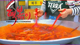 The famous tteokbokki that is made in the morning and sold out during lunch time