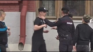 РЕАКЦИЯ ПОЛИЦИИ НА ДРАКУ в центре Москвы / ПРАНК закончился арестом !