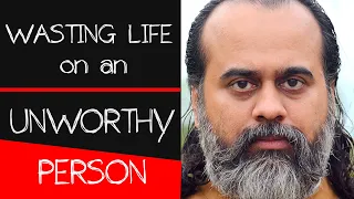 Wasting life on an unworthy person? || Acharya Prashant (2020)