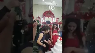 Marido bate em mulher no dia do casamento