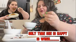 what Amberlynn eats in a day as a 500 lb dainty gorl