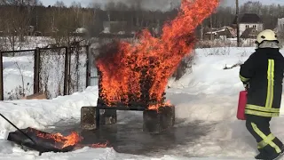 Тушение твердых горючих материалов огнетушителем ОВЭ-6