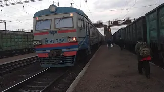 ЭР9Т - 733 БРИЗ прибывает и  отправляется со станции Черноморская. Одесская область до карантина.