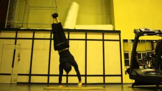 Artur Bezkorinnyy - hand-stand