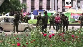 Pro-Russian separatists surround Donetsk People's headquarters in standoff as divisions between rebe