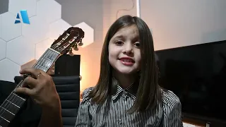 SOL MUÑOZ , LA NIÑA QUE ENAMORA CON SU VOZ