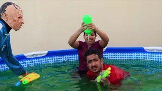 تحدي أخر واحد يخرج من المسبح السلايم يربح 10000$ !! 😱 Swimming inside a biggest slime pool