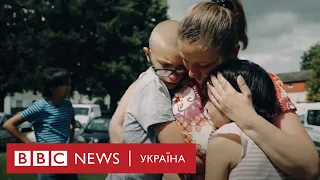 Як прийомні діти врятувалися з Маріуполя, застрягли в "ДНР" і знайшли батьків у Європі