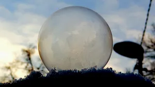 Мыльные пузыри на сильном морозе
