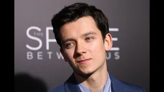Asa Butterfield (Otis) Lifestyle and Biography 2021 | Net Worth | Girlfriends | Movies and TV Shows