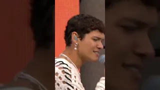 Omar Rudberg and Victoria Nadine performing Nakna in Norway