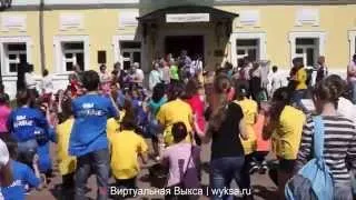 Танцевальный флеш-моб на площади Металлургов в День музеев