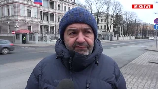 Виктор Шендерович провел пикет у российского посольства в Риге (28.01.2020)