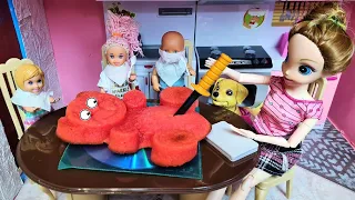 JELLY BEAR FOR BREAKFAST! KATYA AND MAX FUNNY FAMILY Funny dolls Darinelka
